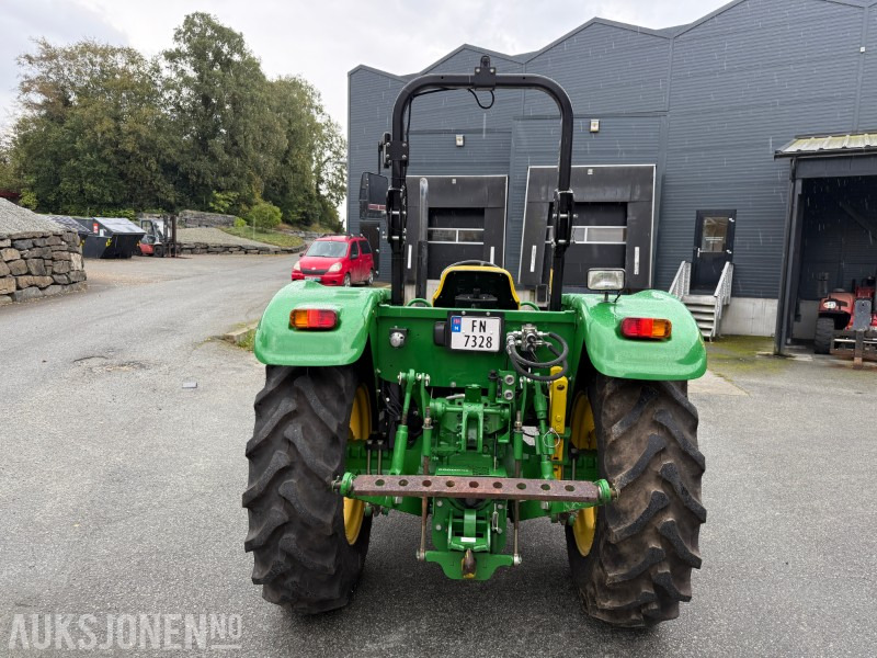 2013 John Deere 5055E 40 km TRAKTOR - Трактор: слика 4 2013 John Deere 5055E 40 km TRAKTOR - Трактор: слика 4