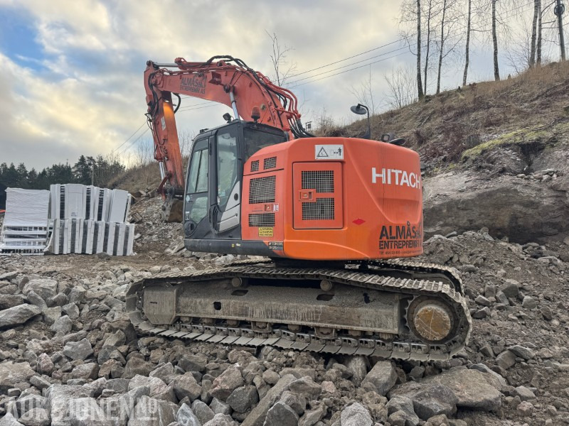 2014 Hitachi ZX225USLC-5B Beltegraver med tiltrotator og pusseskuffe - Багер: слика 5 2014 Hitachi ZX225USLC-5B Beltegraver med tiltrotator og pusseskuffe - Багер: слика 5