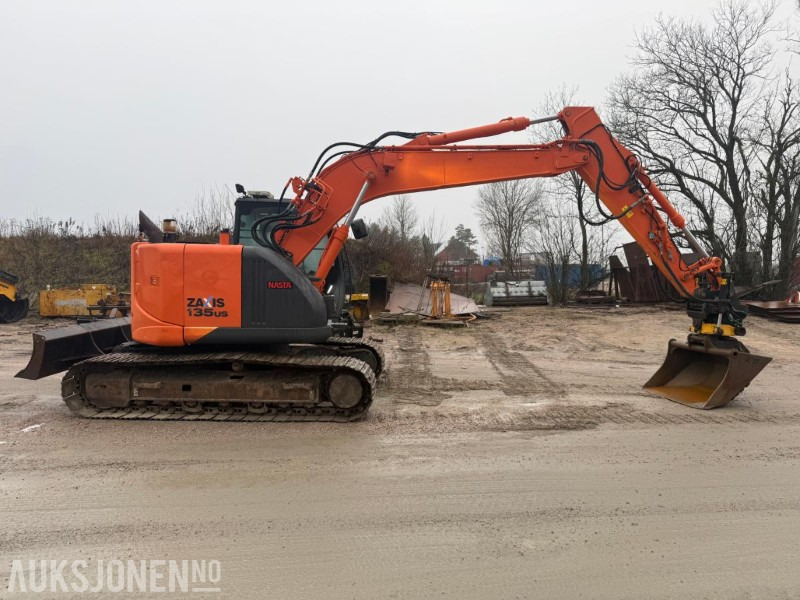 2014 Hitachi Zaxis 135us BELTEGRAVER ENGCON TILTROTATOR SERVICEHISTORIKK SENTRALSMØRING 2 SKUFFER - Багер: слика 4 2014 Hitachi Zaxis 135us BELTEGRAVER ENGCON TILTROTATOR SERVICEHISTORIKK SENTRALSMØRING 2 SKUFFER - Багер: слика 4