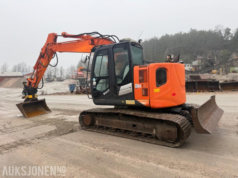 2014 Hitachi Zaxis 135us BELTEGRAVER ENGCON TILTROTATOR SERVICEHISTORIKK SENTRALSMØRING 2 SKUFFER - Багер: слика 5 2014 Hitachi Zaxis 135us BELTEGRAVER ENGCON TILTROTATOR SERVICEHISTORIKK SENTRALSMØRING 2 SKUFFER - Багер: слика 5