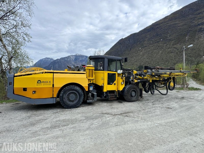 2015 Atlas Copco Boomer M2C - Gruve- og tunellborerigg - 2 boms rigg med personkurv - Машина за бушење: слика 5 2015 Atlas Copco Boomer M2C - Gruve- og tunellborerigg - 2 boms rigg med personkurv - Машина за бушење: слика 5