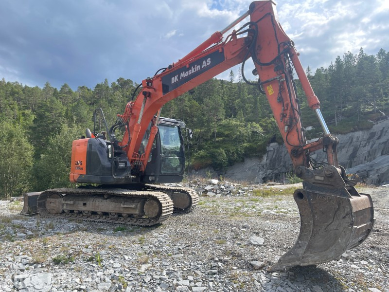 2015 Hitachi Zaxis 135US-5B-Leveres med graveskuffe+pusseskuffe og Rototilt - Багер: слика 2 2015 Hitachi Zaxis 135US-5B-Leveres med graveskuffe+pusseskuffe og Rototilt - Багер: слика 2