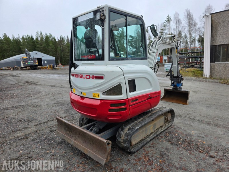 2015 Takeuchi TB230 minigraver 2,8 T SMP rototilt - Мини багер: слика 5 2015 Takeuchi TB230 minigraver 2,8 T SMP rototilt - Мини багер: слика 5