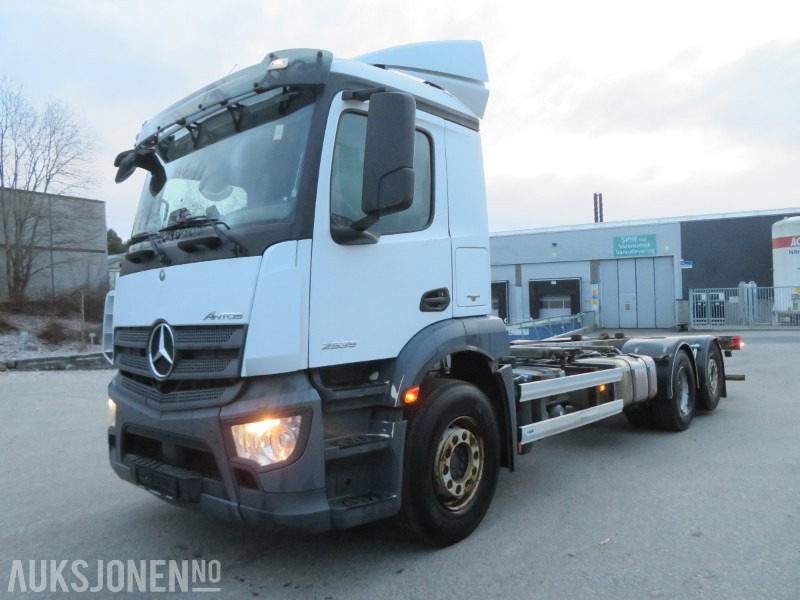 2016 Mercedes-Benz ANTOS 2535, kun 72109 km, automat, multiratt, ryggekamera, - Транспортер на контејнер/ Камион со променливо тело: слика 1 2016 Mercedes-Benz ANTOS 2535, kun 72109 km, automat, multiratt, ryggekamera, - Транспортер на контејнер/ Камион со променливо тело: слика 1