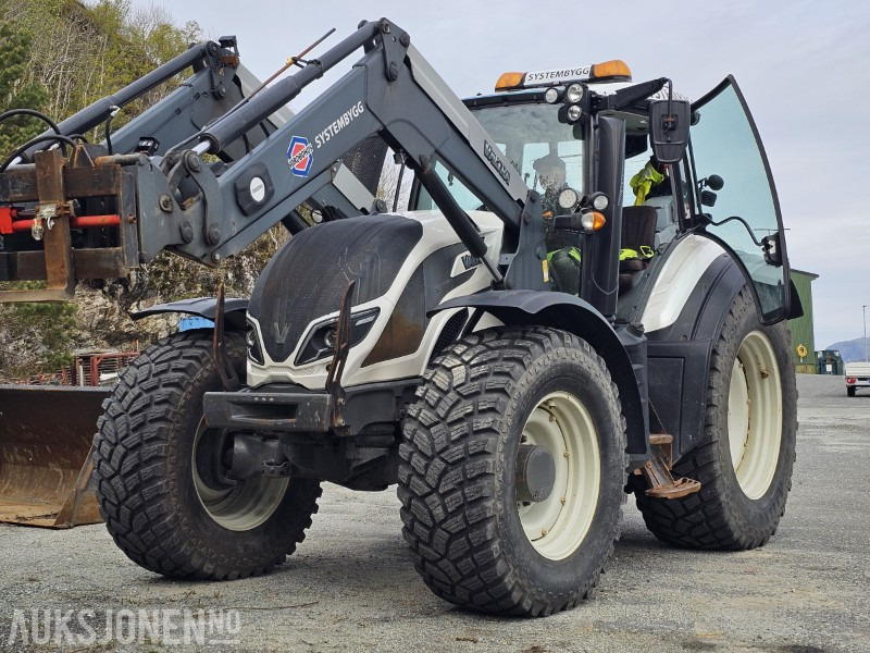 2016 Valtra T144D - Direct - Laster - Luft - 50 km/t - 3 -Medfølger skuffe - Трактор: слика 1 2016 Valtra T144D - Direct - Laster - Luft - 50 km/t - 3 -Medfølger skuffe - Трактор: слика 1