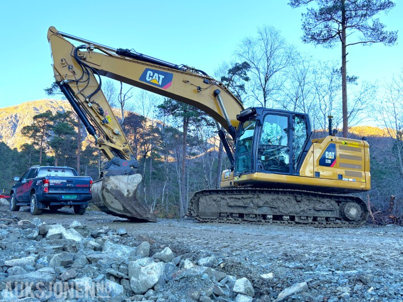 2018 Cat 320 - 4 890 timer - 2 skuffer og tiltrotator - CAT Premium serviceavtale - Багер: слика 1 2018 Cat 320 - 4 890 timer - 2 skuffer og tiltrotator - CAT Premium serviceavtale - Багер: слика 1