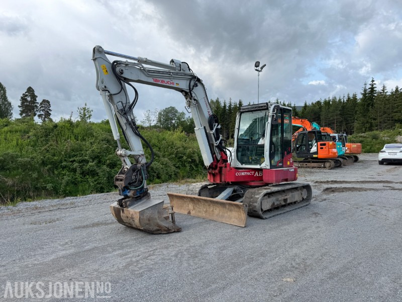 2018 Takeuchi TB280FR – 8,5-tonns gravemaskin med Side-to-Side Boom, tilt, sentralsmøring og 2 skuffer - Багер: слика 2 2018 Takeuchi TB280FR – 8,5-tonns gravemaskin med Side-to-Side Boom, tilt, sentralsmøring og 2 skuffer - Багер: слика 2