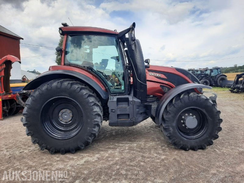 2018 Valtra T234DST traktor - 50 km/t - EU godkjent til 2026 - Elektronisk hydraulikk - Fjærende foraksel - Fronthydraulikk - Klimaanlegg - Трактор: слика 1 2018 Valtra T234DST traktor - 50 km/t - EU godkjent til 2026 - Elektronisk hydraulikk - Fjærende foraksel - Fronthydraulikk - Klimaanlegg - Трактор: слика 1