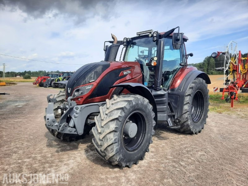 2018 Valtra T234DST traktor - 50 km/t - EU godkjent til 2026 - Elektronisk hydraulikk - Fjærende foraksel - Fronthydraulikk - Klimaanlegg - Трактор: слика 2 2018 Valtra T234DST traktor - 50 km/t - EU godkjent til 2026 - Elektronisk hydraulikk - Fjærende foraksel - Fronthydraulikk - Klimaanlegg - Трактор: слика 2