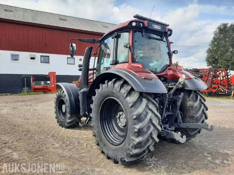 2018 Valtra T234DST traktor - 50 km/t - EU godkjent til 2026 - Elektronisk hydraulikk - Fjærende foraksel - Fronthydraulikk - Klimaanlegg - Трактор: слика 5 2018 Valtra T234DST traktor - 50 km/t - EU godkjent til 2026 - Elektronisk hydraulikk - Fjærende foraksel - Fronthydraulikk - Klimaanlegg - Трактор: слика 5