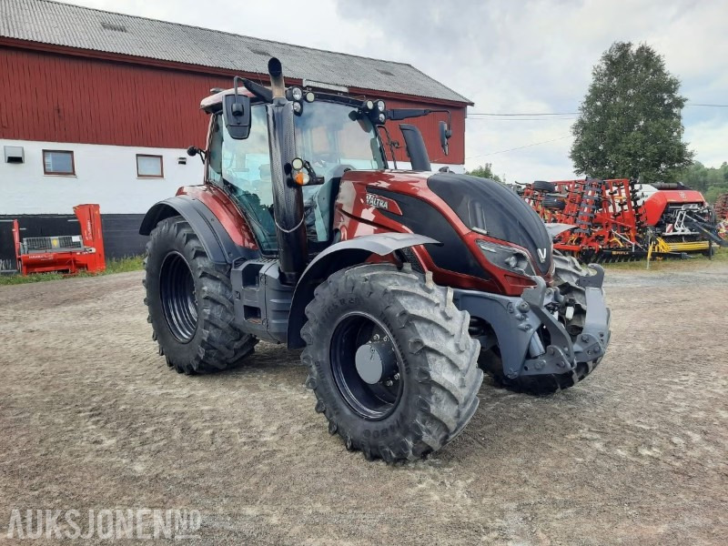 2018 Valtra T234DST traktor - 50 km/t - EU godkjent til 2026 - Elektronisk hydraulikk - Fjærende foraksel - Fronthydraulikk - Klimaanlegg - Трактор: слика 4 2018 Valtra T234DST traktor - 50 km/t - EU godkjent til 2026 - Elektronisk hydraulikk - Fjærende foraksel - Fronthydraulikk - Klimaanlegg - Трактор: слика 4