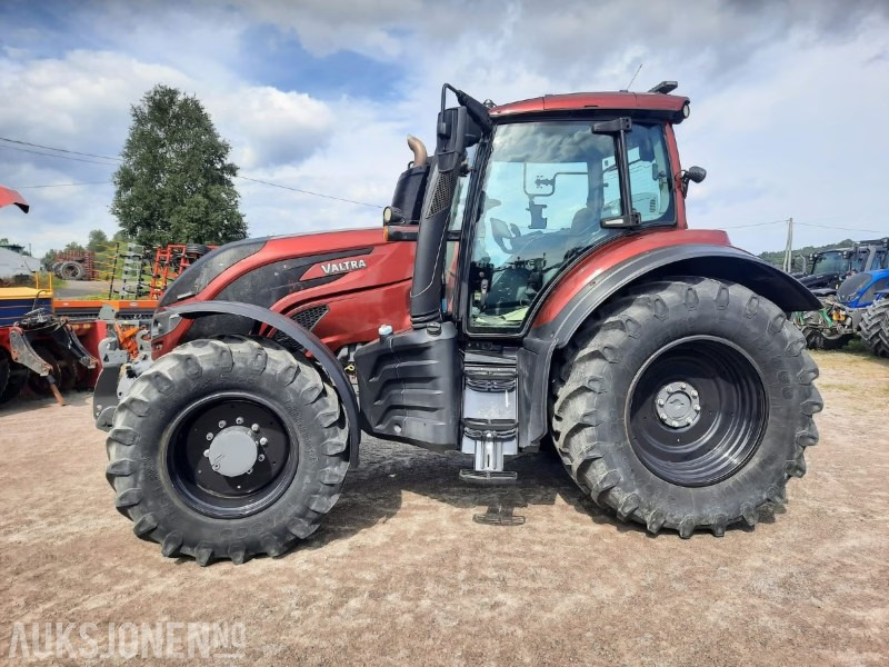 2018 Valtra T234DST traktor - 50 km/t - EU godkjent til 2026 - Elektronisk hydraulikk - Fjærende foraksel - Fronthydraulikk - Klimaanlegg - Трактор: слика 3 2018 Valtra T234DST traktor - 50 km/t - EU godkjent til 2026 - Elektronisk hydraulikk - Fjærende foraksel - Fronthydraulikk - Klimaanlegg - Трактор: слика 3