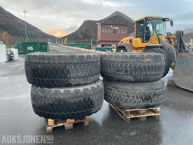 2018 Volvo 4 stk dekk uten felg - 4 stk Hjullaster hjul - Bridestone V-Steel Snow Wegde vsw 23.5 R25 - Градежна опрема: слика 1 2018 Volvo 4 stk dekk uten felg - 4 stk Hjullaster hjul - Bridestone V-Steel Snow Wegde vsw 23.5 R25 - Градежна опрема: слика 1