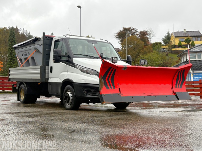 2019 Iveco Daily planbil m/ Hilltip IceStriker og Western Wide-Out brøyteplog - EU godkjent til 04.11.2026 - Камион со платформа: слика 2 2019 Iveco Daily planbil m/ Hilltip IceStriker og Western Wide-Out brøyteplog - EU godkjent til 04.11.2026 - Камион со платформа: слика 2