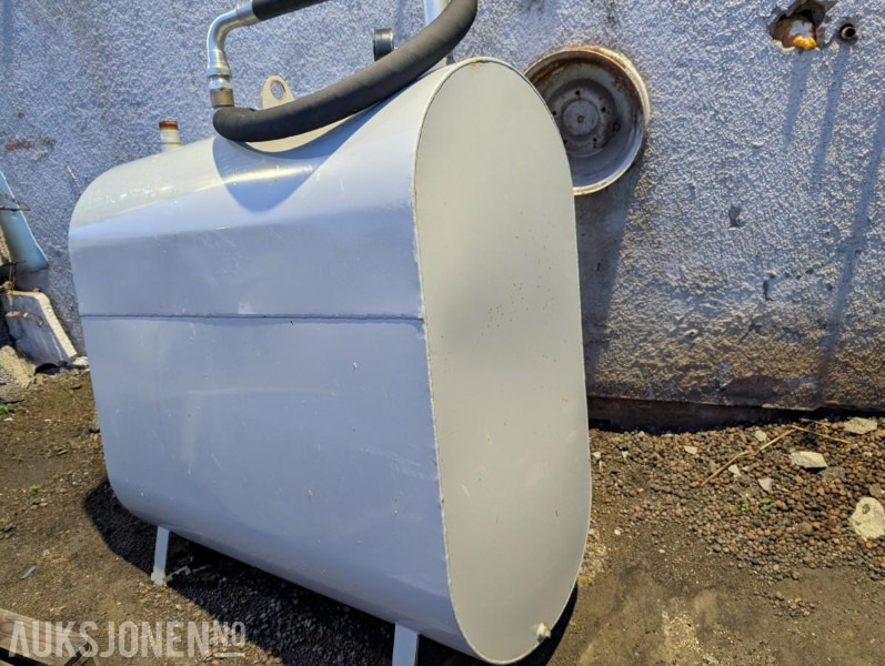 2019 Ubrukt dieseltank med brukt pumpe - Градежна опрема: слика 1 2019 Ubrukt dieseltank med brukt pumpe - Градежна опрема: слика 1