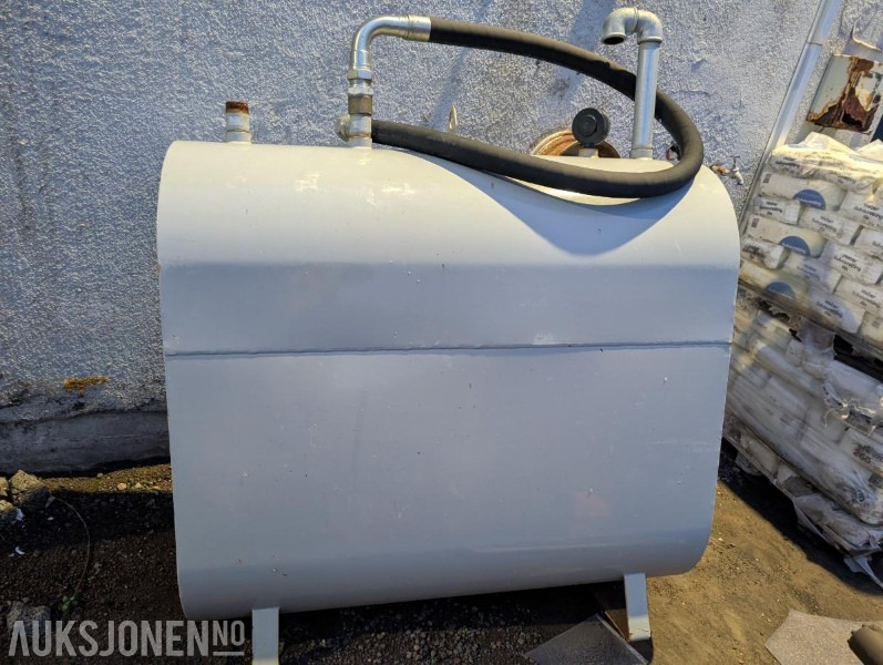 2019 Ubrukt dieseltank med brukt pumpe - Градежна опрема: слика 2 2019 Ubrukt dieseltank med brukt pumpe - Градежна опрема: слика 2