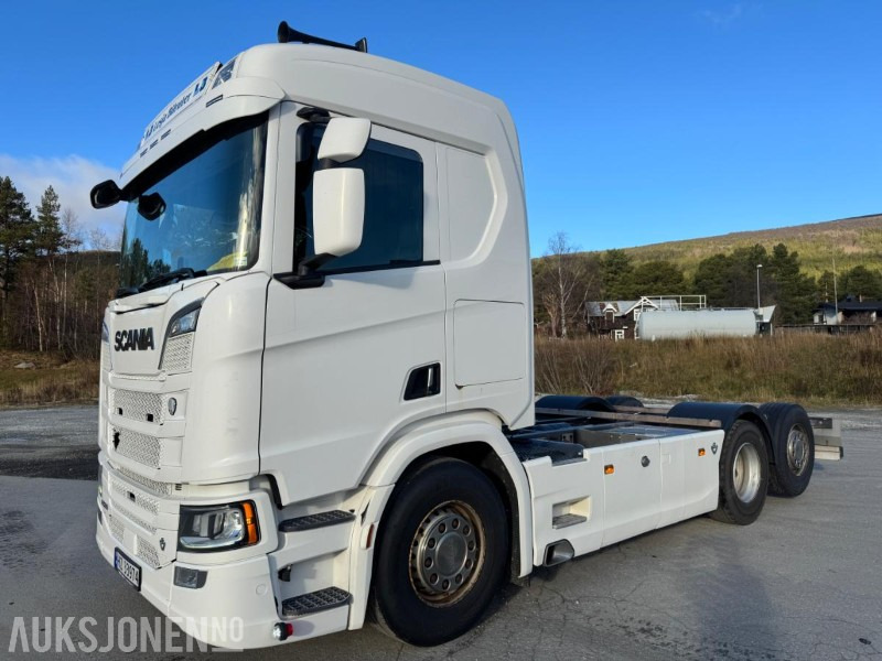 2020 Scania R580 CHASSIS, V8, EURO 6, SVING AKSEL 3, DIESELVARMER, - Камион со кабинска шасија: слика 1 2020 Scania R580 CHASSIS, V8, EURO 6, SVING AKSEL 3, DIESELVARMER, - Камион со кабинска шасија: слика 1