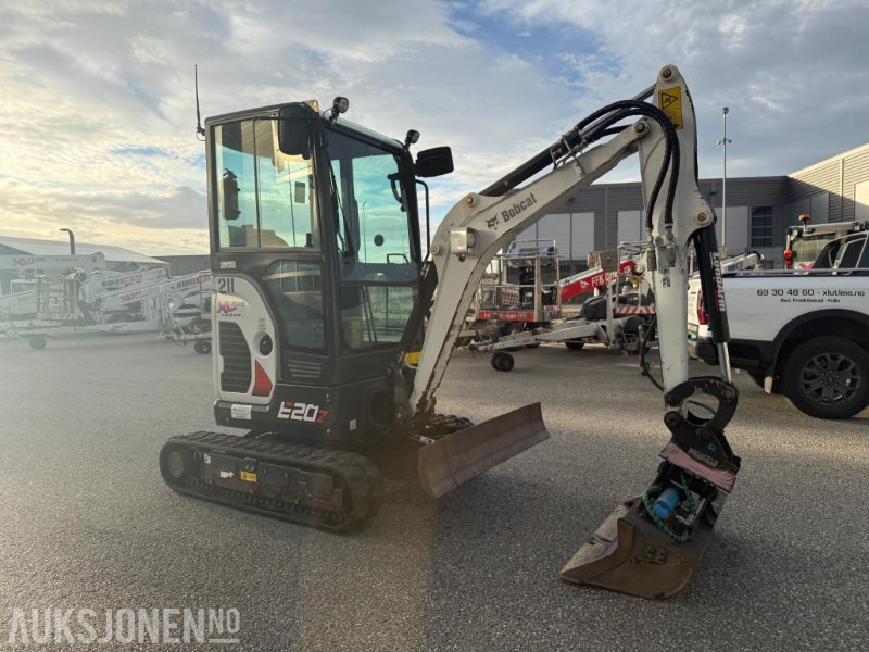 2021 Bobcat E20Z minigraver - servicehistorikk - 2 skuffer. - Мини багер: слика 4 2021 Bobcat E20Z minigraver - servicehistorikk - 2 skuffer. - Мини багер: слика 4