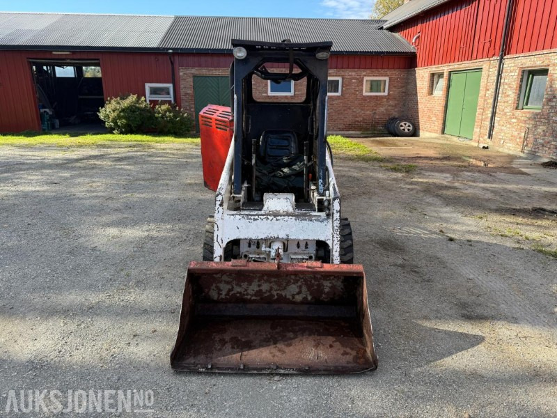 Bobcat Kompaktlaster med skuffe - Компактен натоварувач: слика 2 Bobcat Kompaktlaster med skuffe - Компактен натоварувач: слика 2