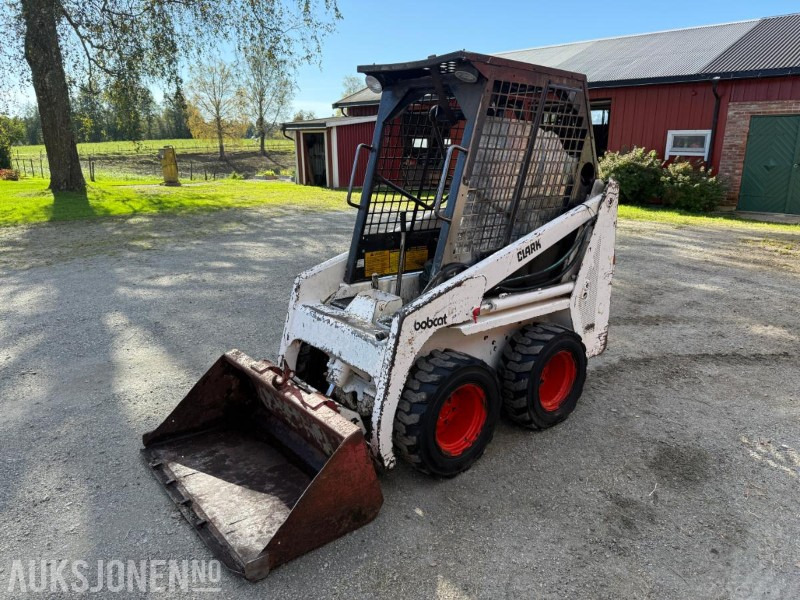 Bobcat Kompaktlaster med skuffe - Компактен натоварувач: слика 1 Bobcat Kompaktlaster med skuffe - Компактен натоварувач: слика 1