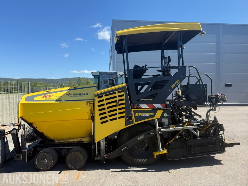 Bomag BF 300 P-2 Asfaltlegger - 54,6 kW - med 25cm utvidersett til screed og ekstra screedplatesett - Градежна опрема: слика 2 Bomag BF 300 P-2 Asfaltlegger - 54,6 kW - med 25cm utvidersett til screed og ekstra screedplatesett - Градежна опрема: слика 2