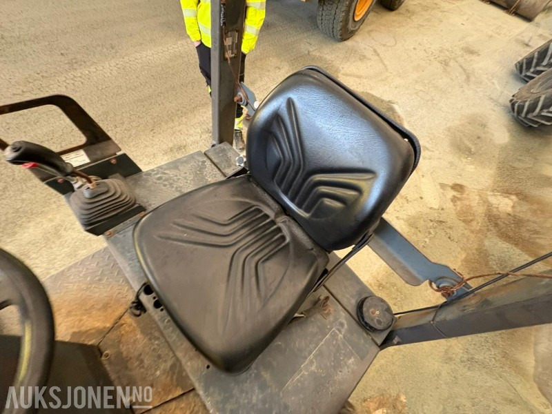 Лизинг на  Bomag BW 100 AD-3 / ASFALTVALS Bomag BW 100 AD-3 / ASFALTVALS: слика 14