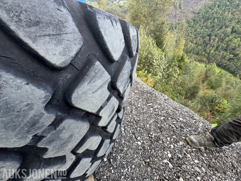 1995 Volvo Komplette hjulsett 17.5R25 for hjullaster - Додаток за Градежна машина: слика 4 1995 Volvo Komplette hjulsett 17.5R25 for hjullaster - Додаток за Градежна машина: слика 4