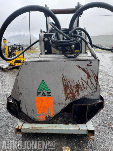2016 FAE - UML/EX-150 VT - Krattknuser / Vegetasjonsfres med variabel transmisjon - S60 feste - Додаток за Градежна машина: слика 5 2016 FAE - UML/EX-150 VT - Krattknuser / Vegetasjonsfres med variabel transmisjon - S60 feste - Додаток за Градежна машина: слика 5