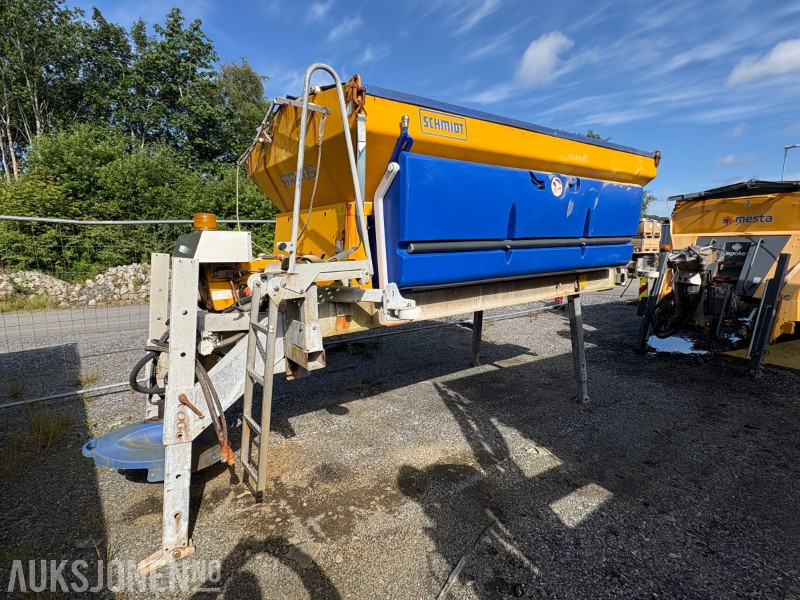 2006 NIDO STRATOS BEFUKNINGSSPREDER B50-36 spreder / befuktningsspreder - Камион: слика 1 2006 NIDO STRATOS BEFUKNINGSSPREDER B50-36 spreder / befuktningsspreder - Камион: слика 1