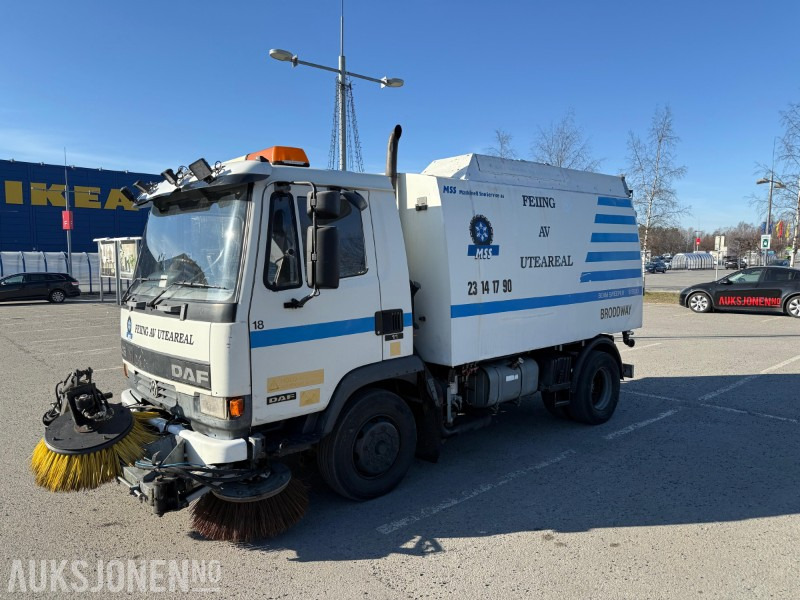 1997 DAF 45 180 TI feiebil, tilhengerfeste, nytt sug, kamera, ekstralys - Комунално/ Специјално возило: слика 1 1997 DAF 45 180 TI feiebil, tilhengerfeste, nytt sug, kamera, ekstralys - Комунално/ Специјално возило: слика 1