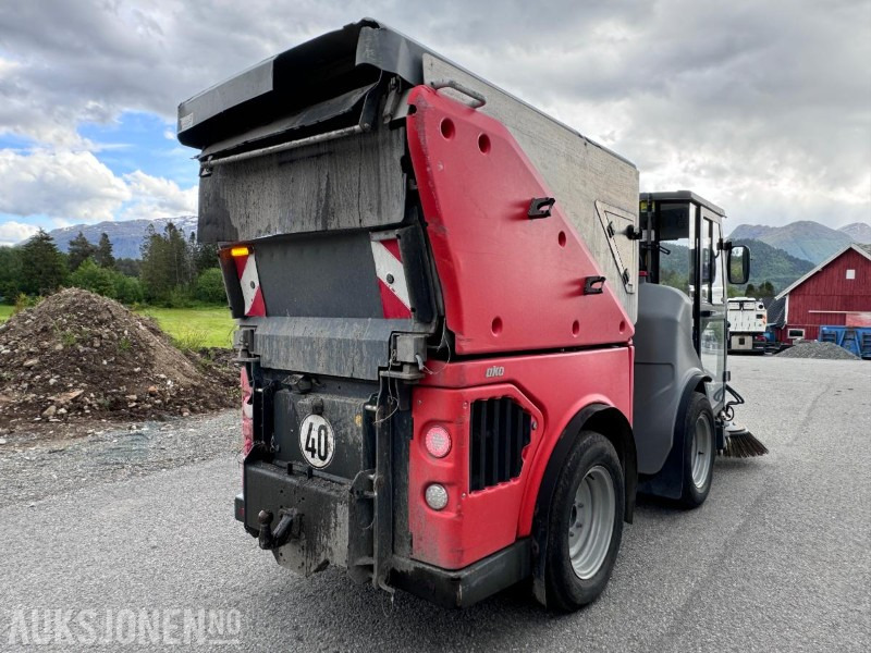 2018 Hako Citymaster 1600 - Vei, gate og gulv feiemaskin - Redskapsbærer med kosteaggregat for gang/vei og børsteaggregat for gulv - Комунално/ Специјално возило: слика 4 2018 Hako Citymaster 1600 - Vei, gate og gulv feiemaskin - Redskapsbærer med kosteaggregat for gang/vei og børsteaggregat for gulv - Комунално/ Специјално возило: слика 4