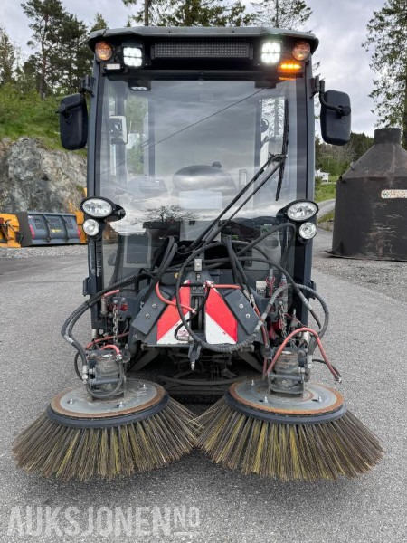 2018 Hako Citymaster 1600 - Vei, gate og gulv feiemaskin - Redskapsbærer med kosteaggregat for gang/vei og børsteaggregat for gulv - Комунално/ Специјално возило: слика 2 2018 Hako Citymaster 1600 - Vei, gate og gulv feiemaskin - Redskapsbærer med kosteaggregat for gang/vei og børsteaggregat for gulv - Комунално/ Специјално возило: слика 2