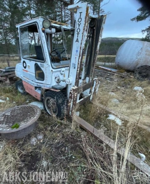 1980 Toyota Truck reparasjonsobjekt - Опрема за ракување со материјали: слика 5 1980 Toyota Truck reparasjonsobjekt - Опрема за ракување со материјали: слика 5