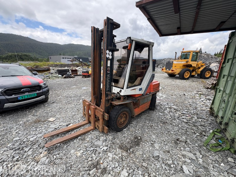 1995 Toyota 02-5FD35 dieseltruck - 4 000 kg / 4 m løft - Опрема за ракување со материјали: слика 1 1995 Toyota 02-5FD35 dieseltruck - 4 000 kg / 4 m løft - Опрема за ракување со материјали: слика 1