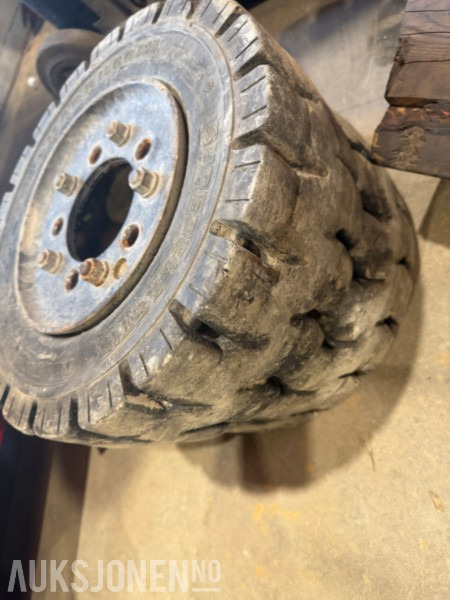 2000 Andre Super Elastic truckdekk – 4 stk - Опрема за ракување со материјали: слика 2 2000 Andre Super Elastic truckdekk – 4 stk - Опрема за ракување со материјали: слика 2