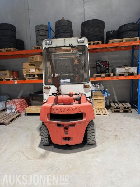 2002 Toyota 02-3FD33 Rep obj i daglig drift - Опрема за ракување со материјали: слика 2 2002 Toyota 02-3FD33 Rep obj i daglig drift - Опрема за ракување со материјали: слика 2