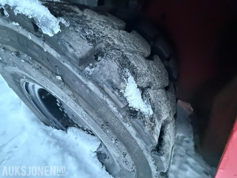 Опрема за ракување со материјали 2003 Nissan VF05H70U Motvektstruck - 7 Tonn løftevekt - Nye batteri - 9578T: слика 16