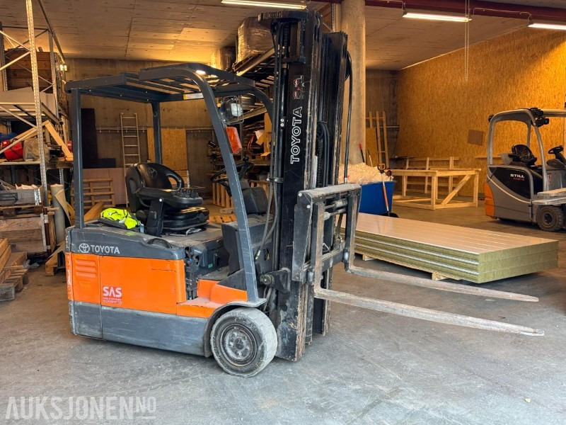 2005 Toyota 7FBEF15 gaffeltruck / 5 meter løftehøyde - Опрема за ракување со материјали: слика 5 2005 Toyota 7FBEF15 gaffeltruck / 5 meter løftehøyde - Опрема за ракување со материјали: слика 5