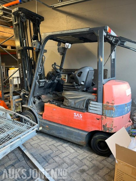 2007 Toyota 7FBMF35 3.5 tonn 5.5 meter løftehøyde Reparasjonsobjekt - Опрема за ракување со материјали: слика 1 2007 Toyota 7FBMF35 3.5 tonn 5.5 meter løftehøyde Reparasjonsobjekt - Опрема за ракување со материјали: слика 1