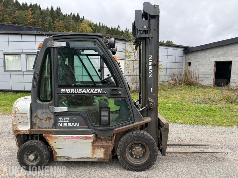 2010 Nissan Y1D2A25Q dieseltruck – 2,5 tonn, 4 m løftehøyde - Опрема за ракување со материјали: слика 5 2010 Nissan Y1D2A25Q dieseltruck – 2,5 tonn, 4 m løftehøyde - Опрема за ракување со материјали: слика 5