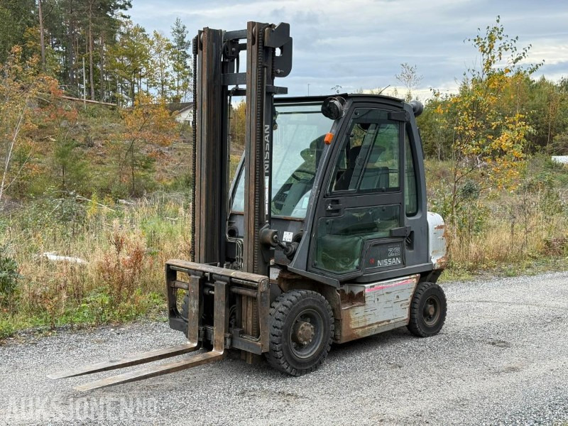 2010 Nissan Y1D2A25Q dieseltruck – 2,5 tonn, 4 m løftehøyde - Опрема за ракување со материјали: слика 1 2010 Nissan Y1D2A25Q dieseltruck – 2,5 tonn, 4 m løftehøyde - Опрема за ракување со материјали: слика 1