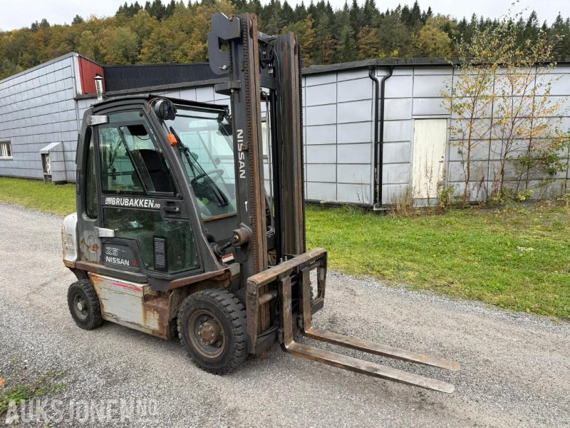 2010 Nissan Y1D2A25Q dieseltruck – 2,5 tonn, 4 m løftehøyde - Опрема за ракување со материјали: слика 4 2010 Nissan Y1D2A25Q dieseltruck – 2,5 tonn, 4 m løftehøyde - Опрема за ракување со материјали: слика 4