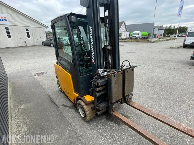 2012 Jungheinrich EFG 320 EL.Truck - Ravas vekt - Med lader - 7 m. løftehøyde - 2 tonn løftekapasitet - 4812 timer. - Опрема за ракување со материјали: слика 5 2012 Jungheinrich EFG 320 EL.Truck - Ravas vekt - Med lader - 7 m. løftehøyde - 2 tonn løftekapasitet - 4812 timer. - Опрема за ракување со материјали: слика 5