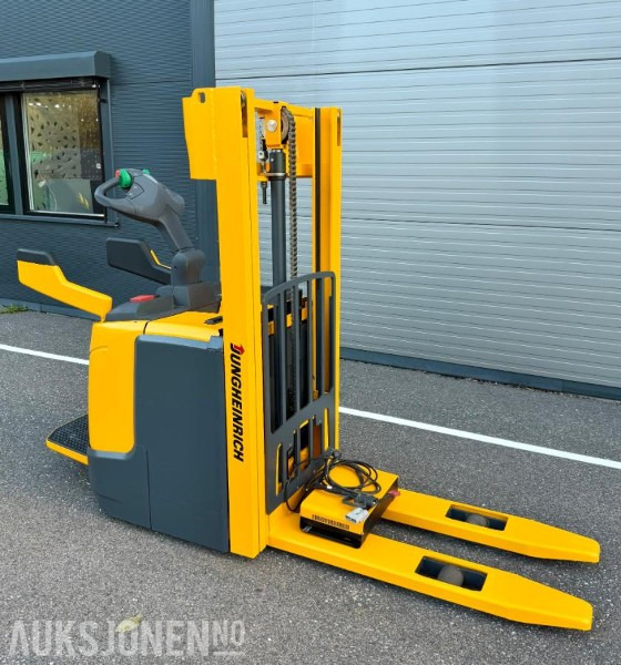 2012 Jungheinrich ERC212 - 1200 kg / 2,5 meter løftehøyde - Опрема за ракување со материјали: слика 4 2012 Jungheinrich ERC212 - 1200 kg / 2,5 meter løftehøyde - Опрема за ракување со материјали: слика 4