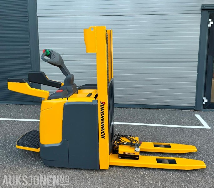 2012 Jungheinrich ERC212 - 1200 kg / 2,5 meter løftehøyde - Опрема за ракување со материјали: слика 1 2012 Jungheinrich ERC212 - 1200 kg / 2,5 meter løftehøyde - Опрема за ракување со материјали: слика 1