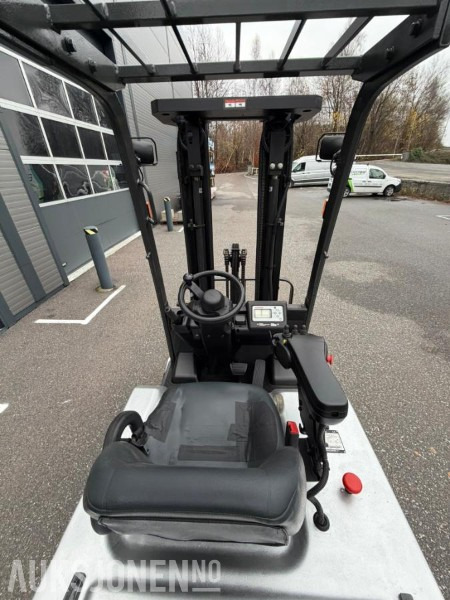 2013 Nissan AG1N1L18Q elektrisk truck Hydraulisk sideskift - Опрема за ракување со материјали: слика 5 2013 Nissan AG1N1L18Q elektrisk truck Hydraulisk sideskift - Опрема за ракување со материјали: слика 5