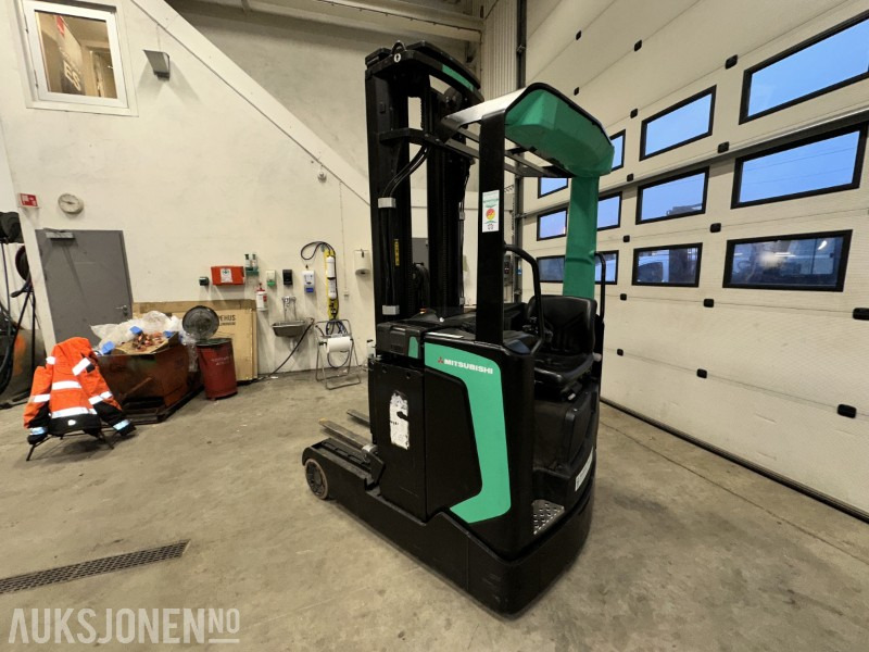 2015 Mitsubishi RB16N2 Elektrisk Reachtruck m/6,3 m løftehøyde/tilt/sideskift/sertifisert, 2301 timer - Опрема за ракување со материјали: слика 3 2015 Mitsubishi RB16N2 Elektrisk Reachtruck m/6,3 m løftehøyde/tilt/sideskift/sertifisert, 2301 timer - Опрема за ракување со материјали: слика 3