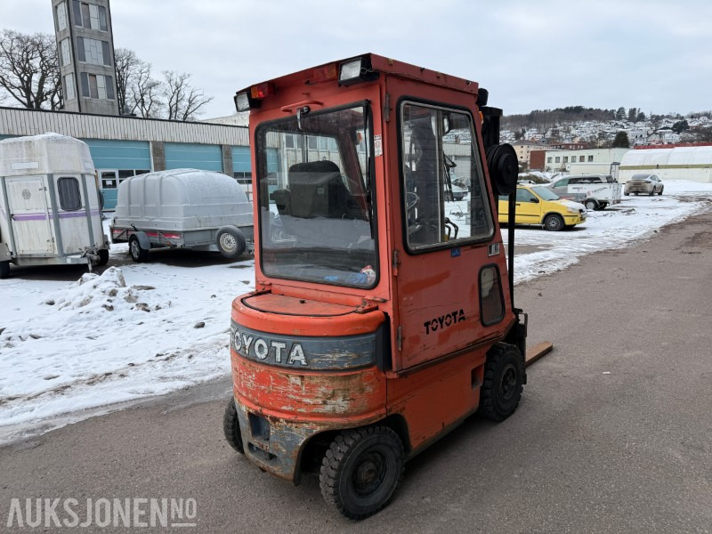 Toyota FBM 16 truck - Løftehøyde 4700 mm - REP objekt - Опрема за ракување со материјали: слика 5 Toyota FBM 16 truck - Løftehøyde 4700 mm - REP objekt - Опрема за ракување со материјали: слика 5