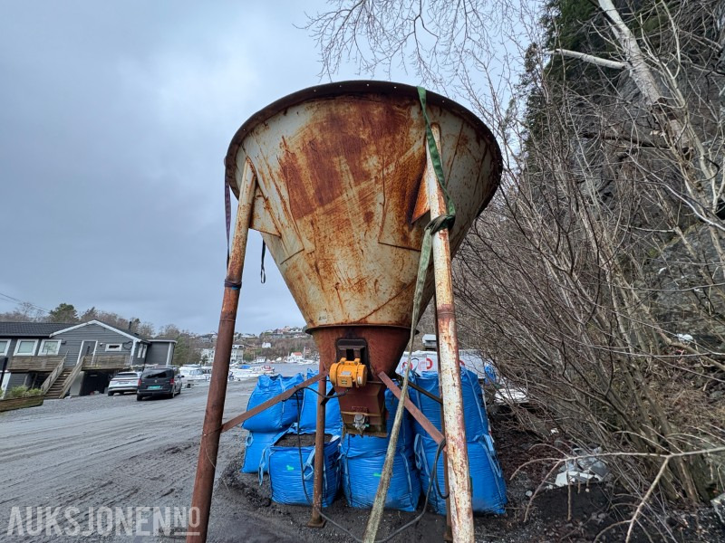 Silotrakt med vibrasjonsmotor - Градежна опрема: слика 3 Silotrakt med vibrasjonsmotor - Градежна опрема: слика 3