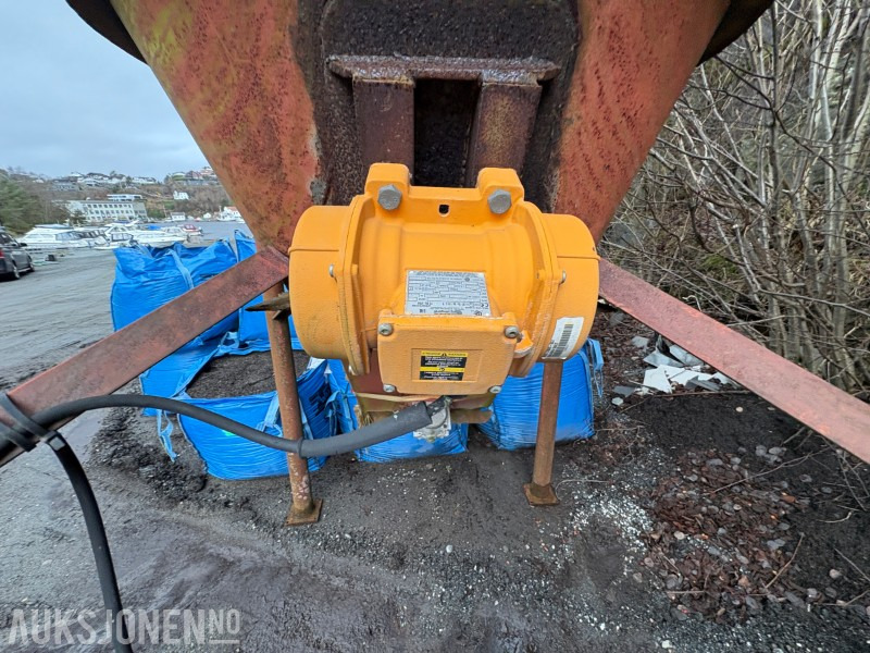 Silotrakt med vibrasjonsmotor - Градежна опрема: слика 5 Silotrakt med vibrasjonsmotor - Градежна опрема: слика 5